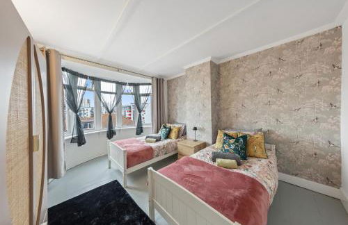 Lesley House 4 bed villa TV Internet Garden - Foto 9