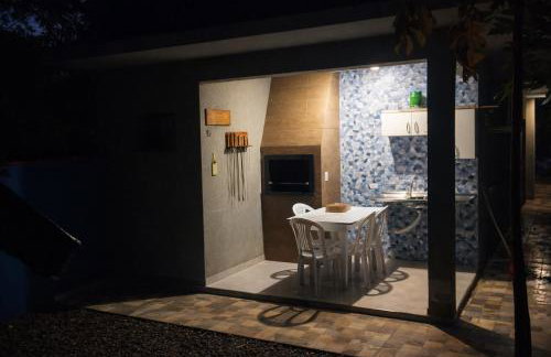 Jack&Mari Beach House, AC, 2 quartos, 600m da praia, área churrasco - Foto 5