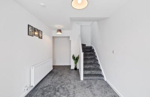 Prime Central Living 5-Bedroom 3-Bath Spacious House - Photo 5