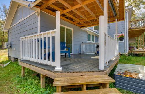 10 Mi to Lake Conroe Couples Retreat with Porch! - Photo 19