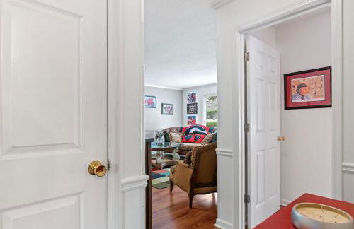 Five Points Dawg Crib On Campus - Photo 26