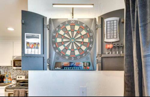 Game Night Downtown - BSU - Slots - Over 100 Games - Foto 17