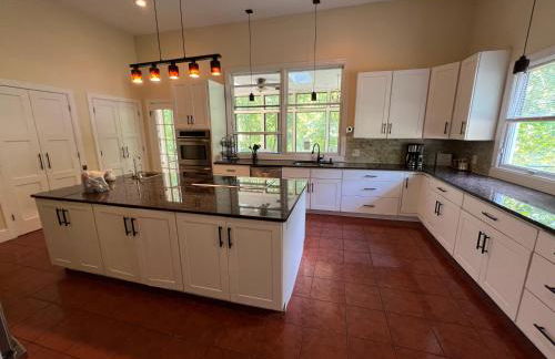 Beautiful River front home with private pool - Foto 38