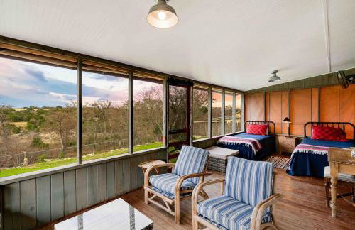 VINTAGE RIVER CAMP CABIN! PRIVATE RIVER ACCESs! - Foto 23