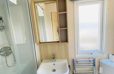 RJ Luxury caravan hire 2 with Hot Tub - Foto 16