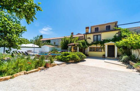 4 Bedroom Lovely Home In Veliki Vareski - Foto 3