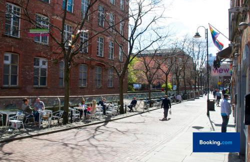 Premium Deals on Modern 2 -Bed 2-Bath Central City for Movers & Pros by Hedgerow l Embrace comfort and ease with our inviting 2 bedroom apartment l Attractions like Science and Industry Museum, Manchester Museum & Manchester Art Gallery - Foto 19