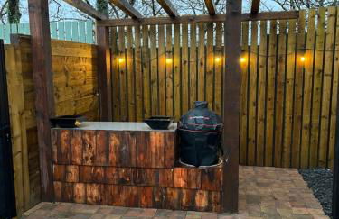 Riverside retreat with private wood fired hot tub - Foto 17