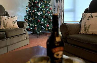 A spacious hidden gem with hot tub, lovely garden & views - Foto 38