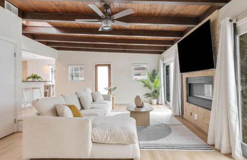 Stunning Retro Beach Oasis, Dual Living, Pool - Foto 28