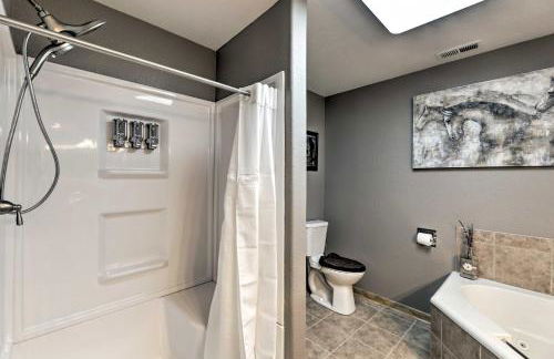 Centennial Cabin with Hot Tub, Sauna and Pool Table! - Foto 16