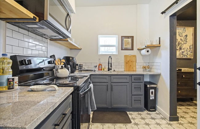 3-story 6-bedroom 4 Bathrooms 3min-asian Dist - Photo 78