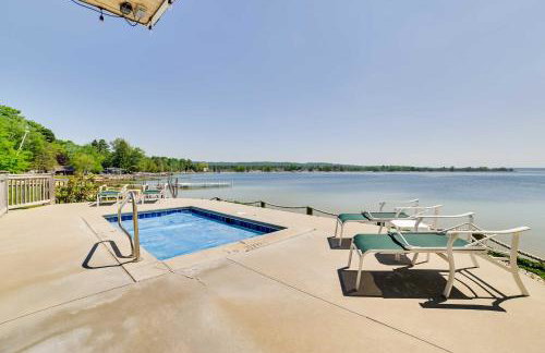 Gorgeous Onekama Condo with Pool and Lake Access! - Foto 26