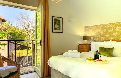 Cosy Cotswold Lodge by Your Home Here - ideal for families, log-burner, spa, private parking, EV Hookup included and heated swimming pools - Foto 4