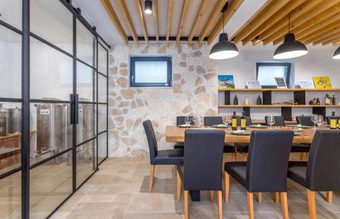 Amazing Home In Jurdani - Foto 5