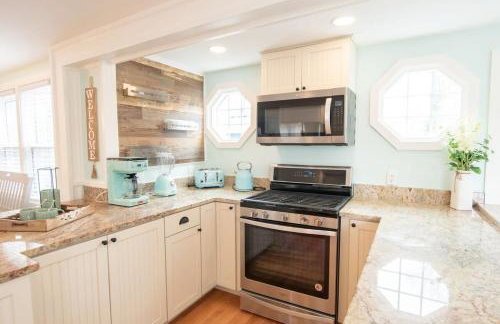 Stellar Home with Hot Tub & Movie Room - Foto 11