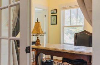 Secluded Charming Farmhouse Lake Views Firepit - Foto 10