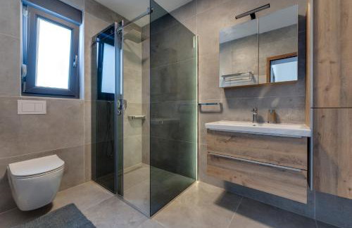 Villa Rosemary -semi-detached villa with a pool and a panoramic view, close to a sandy beach - by TRAVELER tourist agency Krk - Foto 38