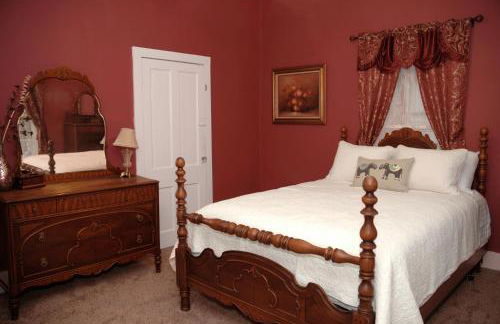 Historic Luxury Two Bedroom Apartment - Photo 11