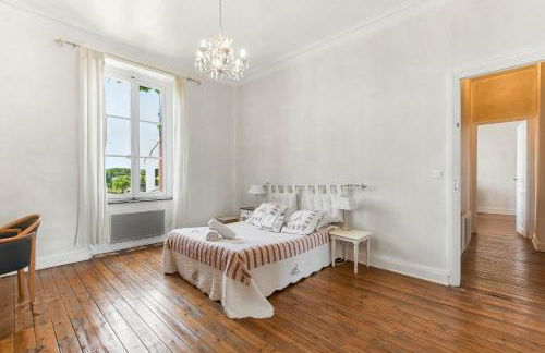 Les Bellevue Cité "3 Apartments, 1 with Garden & Private Parking, Aircon, WiFi, Free Public Car Park, 1 km from Cité" - Foto 30