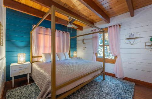 A Celestial Chalet Pets, Hot Tub & Mountain View - Photo 22