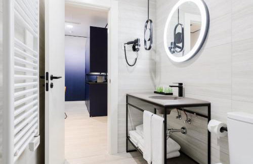 SmartRental Collection Gran Via Centric - Photo 30