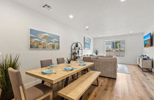 Adventure Base Camp Pet Friendly with Resort Living Pool, Arcade, Pickle-ball - Foto 7