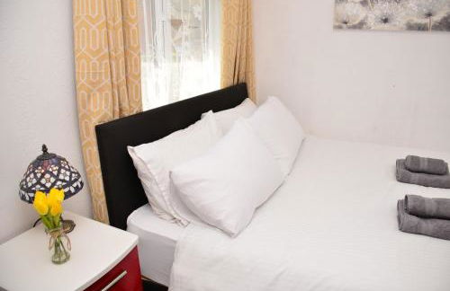 SM Dreams Unlimited Serviced Accommodation- Stanwell-Staines-Heathrow - Foto 43