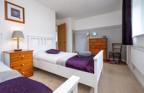 Splendid House Great Location to WAVE Surf & South West Water Park - Super Garden By STAE-Homes - Foto 30