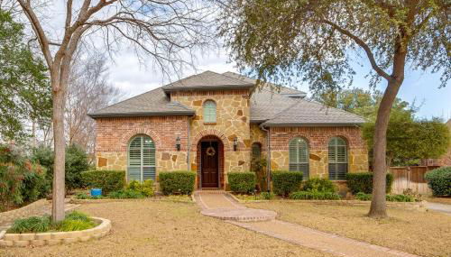 Great for Gatherings! Stylish Allen Home with Patio - Foto 1