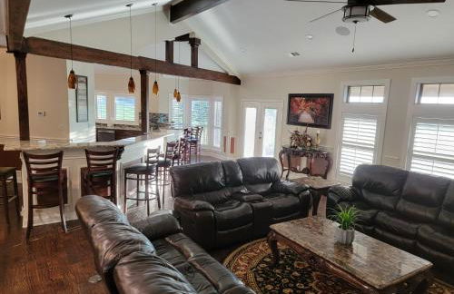 Newly Renovated Private Ranch Get-A-Way - Photo 14