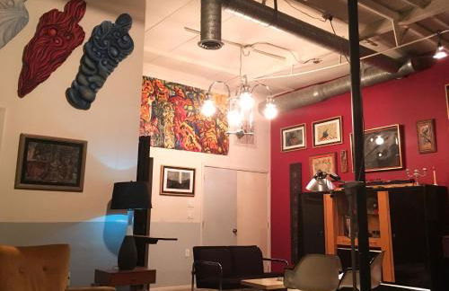 SPACE CASTLE: a 1950s Gas Station transformed into an Art Themed Wonderland - Foto 7