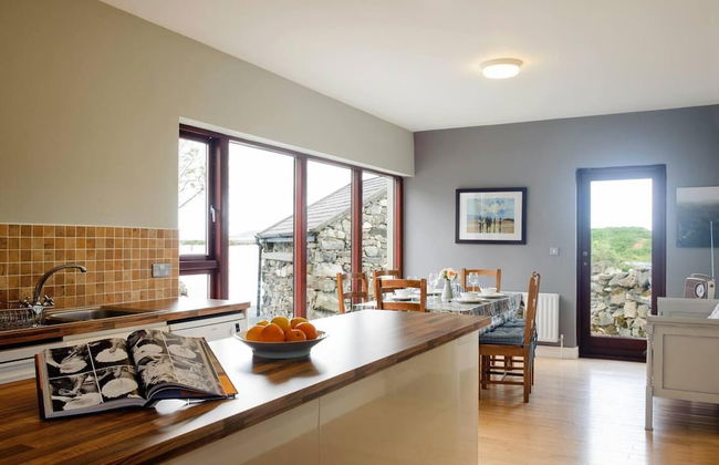 Leap Year Cottage by Lake Beaghcauneen in Clifden - Foto 9