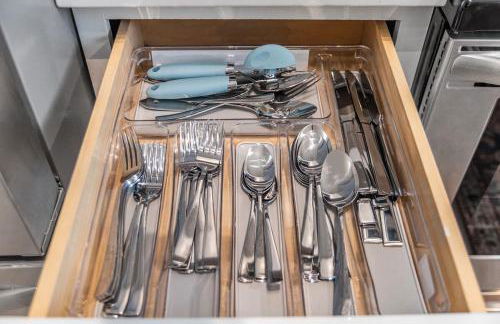 Elegant Escape-Fenced Yard BBQ & Cozy Fire Pit - Foto 35