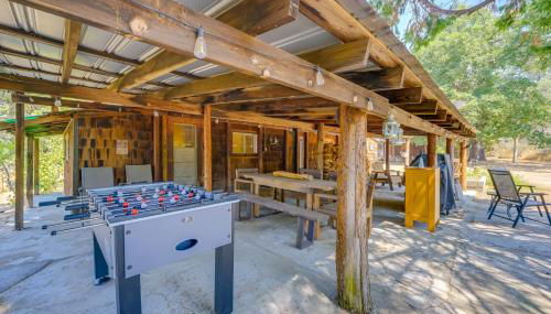 Rustic Cabin with Patio 8 Mi to Kings Canyon Park - Foto 3