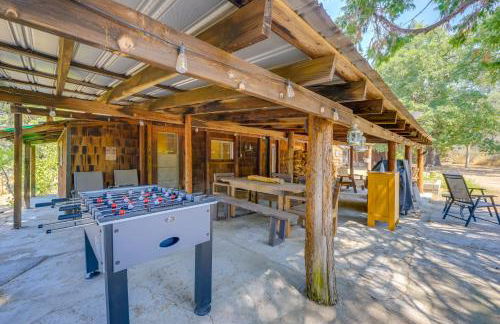 Rustic Cabin with Patio 8 Mi to Kings Canyon Park - Foto 3