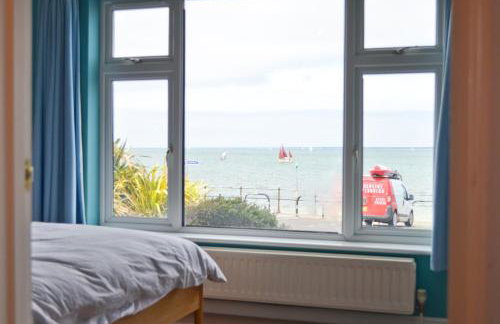 Princes Esplanade-Beachfront House with Balcony a stone throw from Gurnard Beach - Foto 22