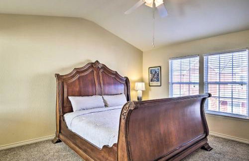 Walk to Lake Family Gem with Pool Access in Afton - Foto 9