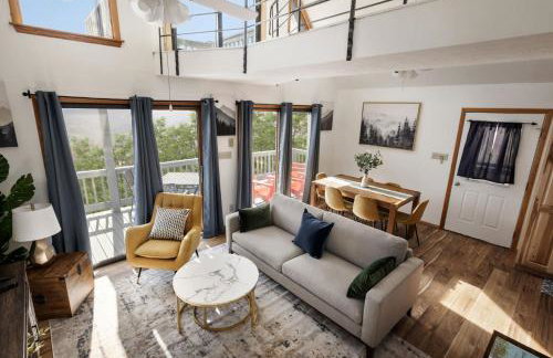 Cozy cabin w hot tub fire pit & ski access - Foto 6