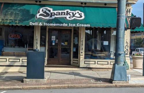 Modern home steps to historic downtown Salisbury - Foto 49