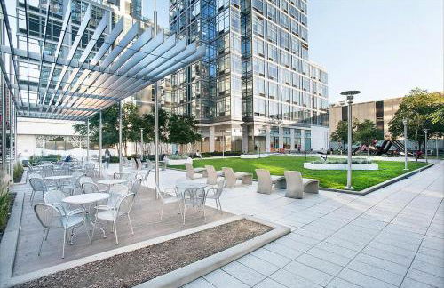 Entire luxury apt midtown with pool, gym, and sauna - Foto 21