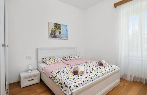 Charming Villa with Pool - Foto 26