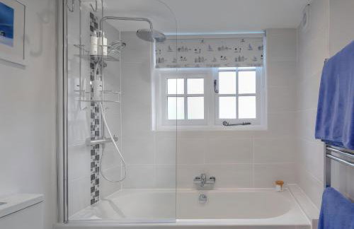 Stylish 2-bed 16th-century apartment in Petersfield town centre, - Foto 4