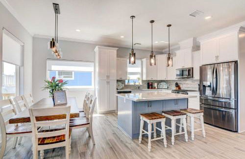 Private Dock and Patio Waterfront Galveston Retreat - Photo 3