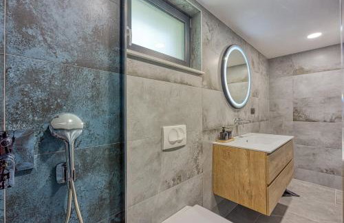 Villa Lana with Private Pool - Photo 20