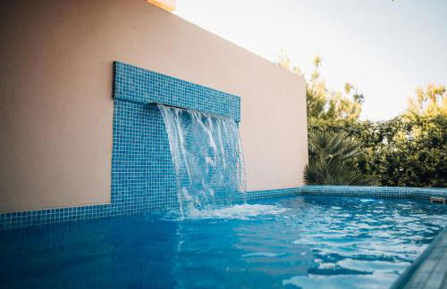 Luxury 2 bedrooms, Private Heated Pool - EHHouse - Photo 4