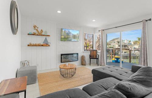 * Large Updated Waterfront Delta Manor Boat Dock * - Foto 19