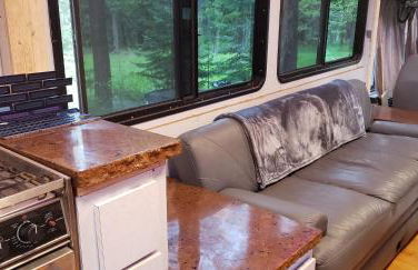 Madrone Hideout - decked out bus! - Foto 16