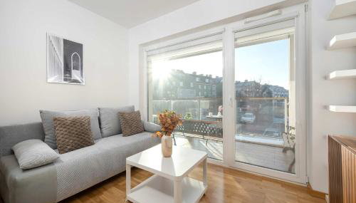 Spacious Apartment in Wrocław with Large Terrace and 2 Parking Spaces by Noclegi Renters - Foto 1
