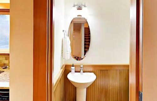 Fremont & Woodland Park Zoo Cozy Living - Photo 7